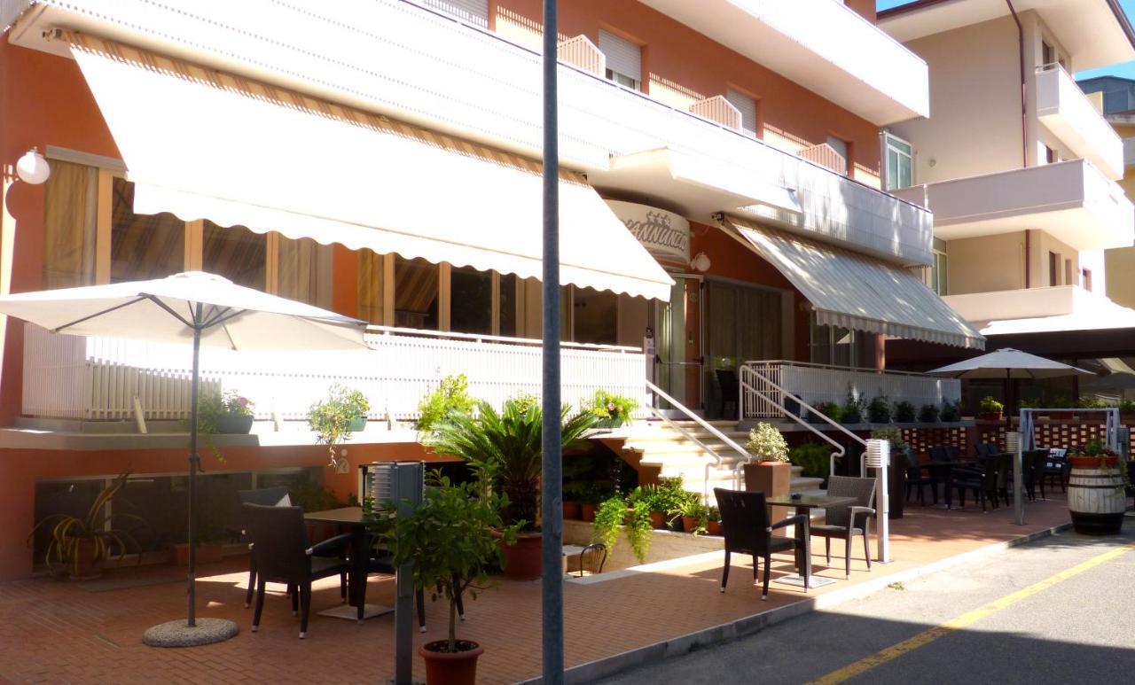 Hotel D'Annunzio Cattolica Dış mekan fotoğraf